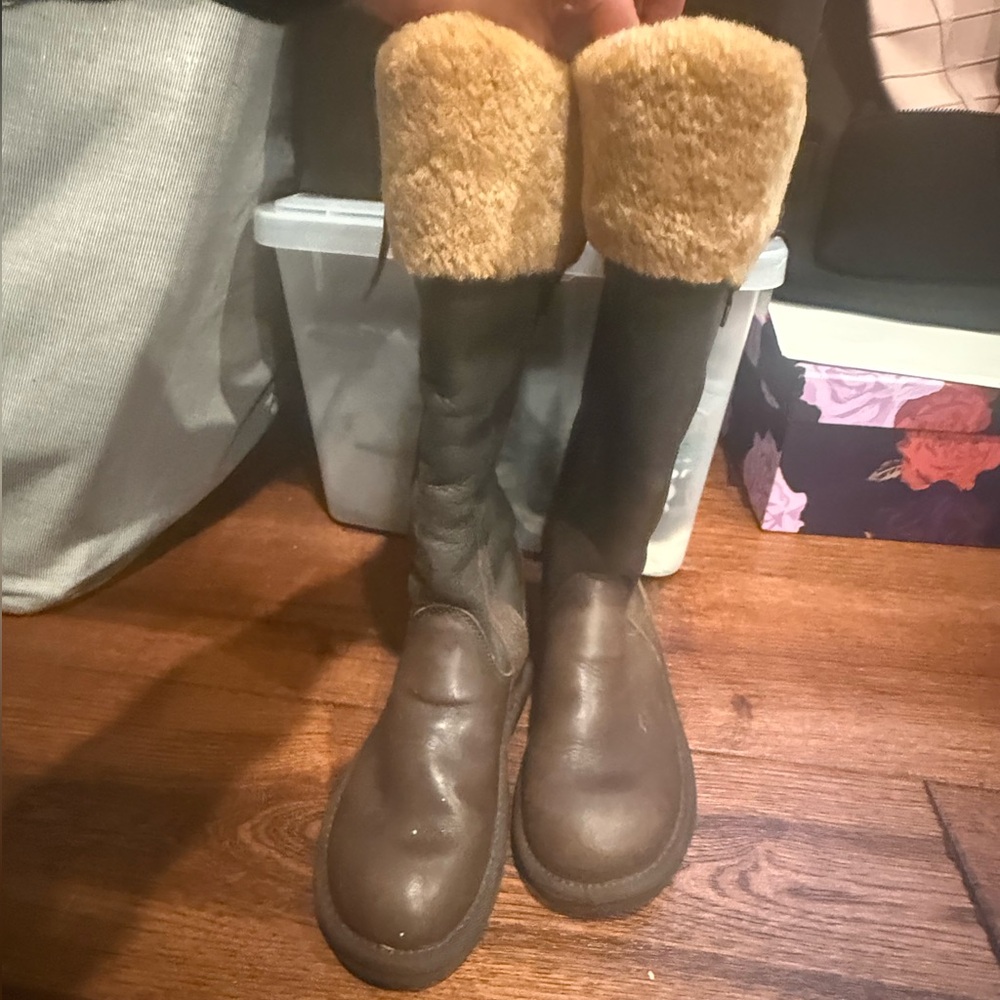 WOMENS UGG LOCARNO LEATHER BOOTS, SIZE US 5, BROWN